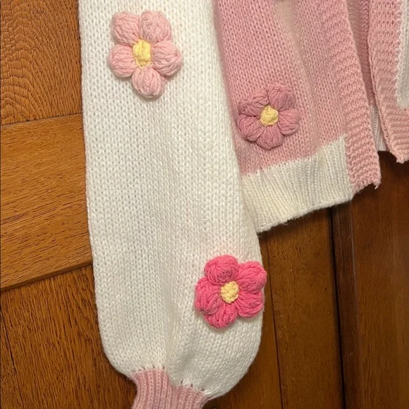 💥HP💥 🆕 NWT Debut 3D Daisy Cardigan Sweater – Small/Medium – Pink - Picture 3 of 8